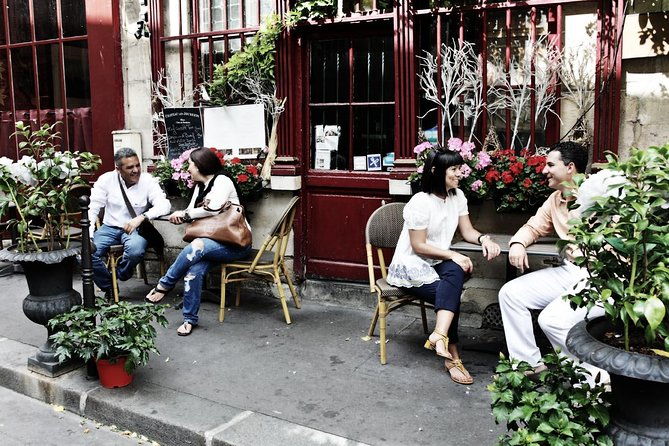 private-photography-walking-tour-of-paris-latin-quarter-or-montmartre