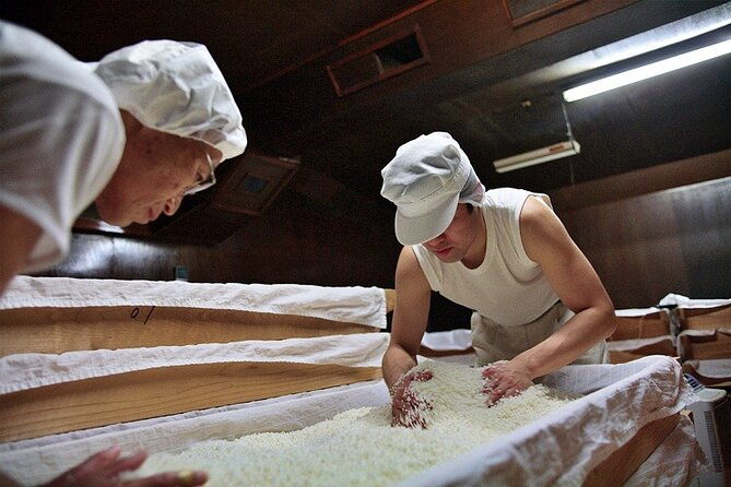 private-sake-brewery-visit-and-tasting-tour-in-hida