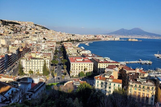 private-sightseeing-tour-in-naples-by-vespa