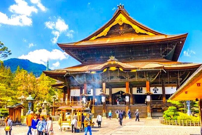 private-snow-monkeys-park-day-trip-from-tokyo-or-nagano