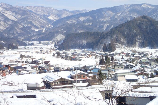 private-snowshoeing-tour-in-hida