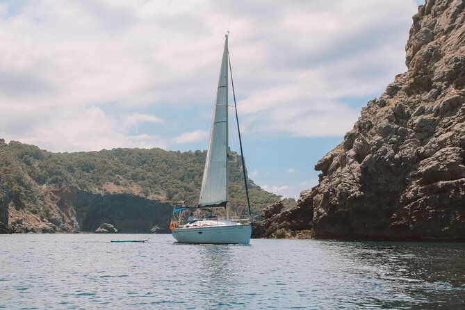 private-sunset-sailing-tour-along-the-north-coast