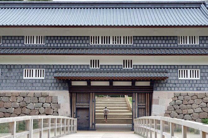 private-tour-from-kanazawa-gold-leaf-and-sushi-delights