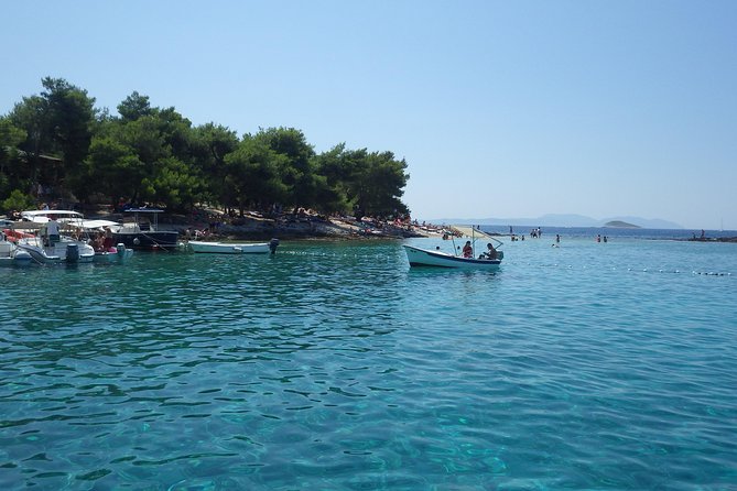 private-tour-of-pakleni-islands-red-cliffs-south-shore-of-hvar