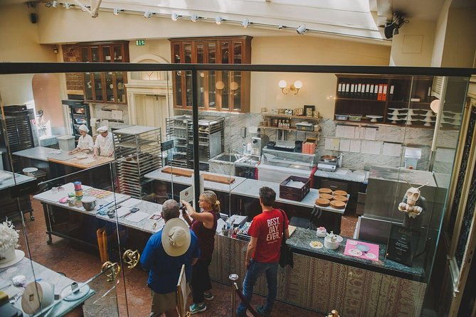 private-vienna-food-coffee-and-market-walking-experience