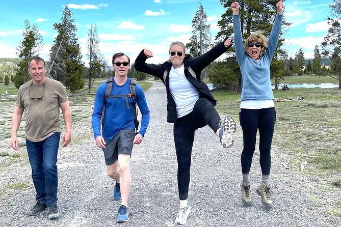 private-yellowstone-tour-iconic-sites-wildlife-family-friendly-hikes-lunch