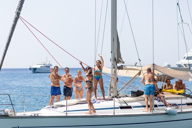 sailing-boat-small-group-kleftiko-and-sikia-cave-west-of-milos