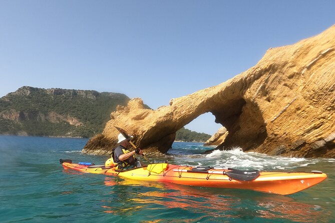 saint-nicholas-island-sea-kayaking-tour