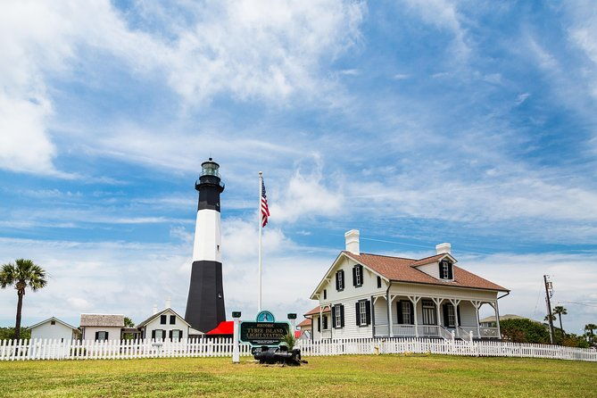 savannah-to-tybee-island-with-dolphin-cruise