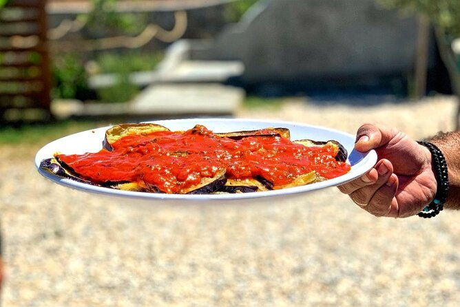 shared-group-cooking-class-at-home-of-mykonian-family-in-mikonos