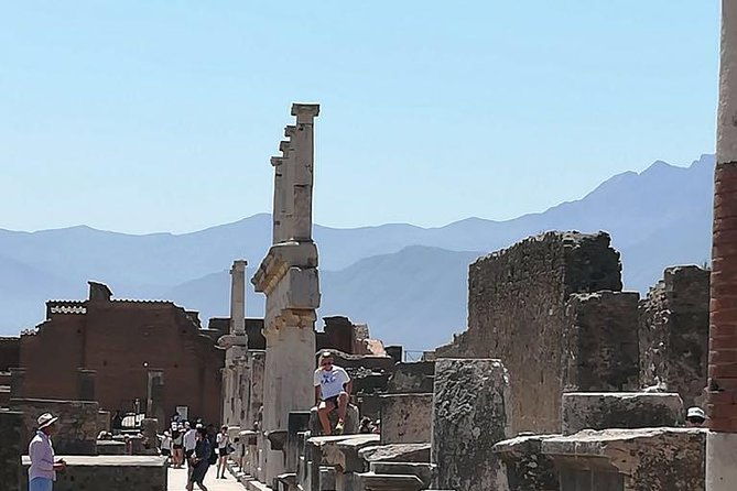 sharing-tour-of-pompeii