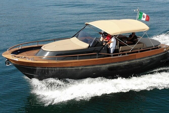 small-group-day-boat-tour-to-capri
