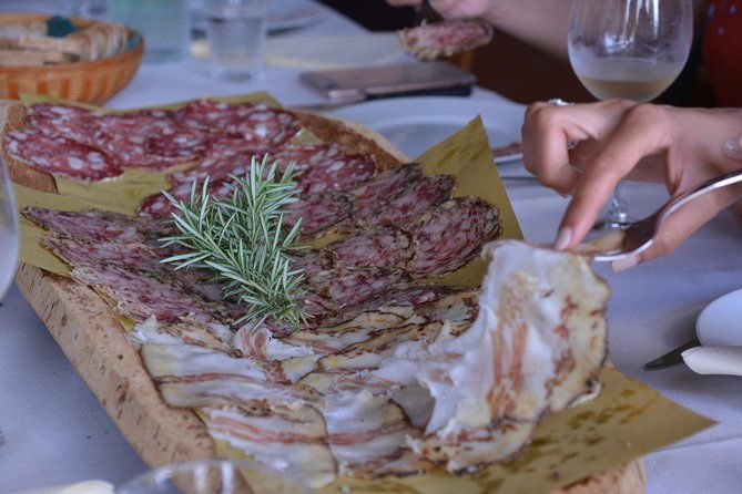 small-group-experience-cheese-chianti-visit-dairy-3-wineries