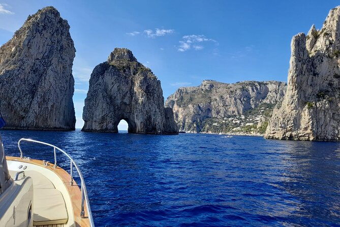 small-group-tour-from-salerno-to-capri-by-boat