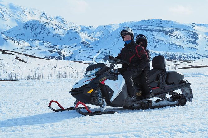 snowmobile-safari-in-the-mountain-plateau-of-finnmarksvidda