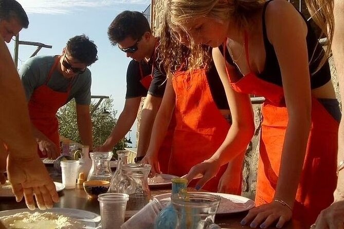 sorrento-pizza-class-with-wine-limoncello-and-transfer-included