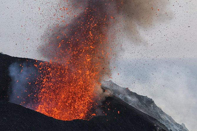 stromboli-sunset-trekking-to-sciara-del-fuoco-ashara