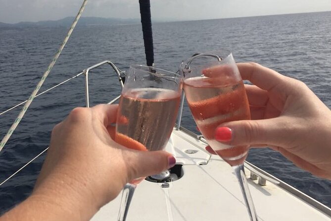 sunset-sailboat-tour-along-the-coast-with-open-bar