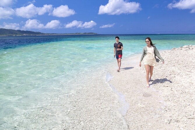 sup-canoe-landing-on-coral-island-sightseeing-in-yubujima