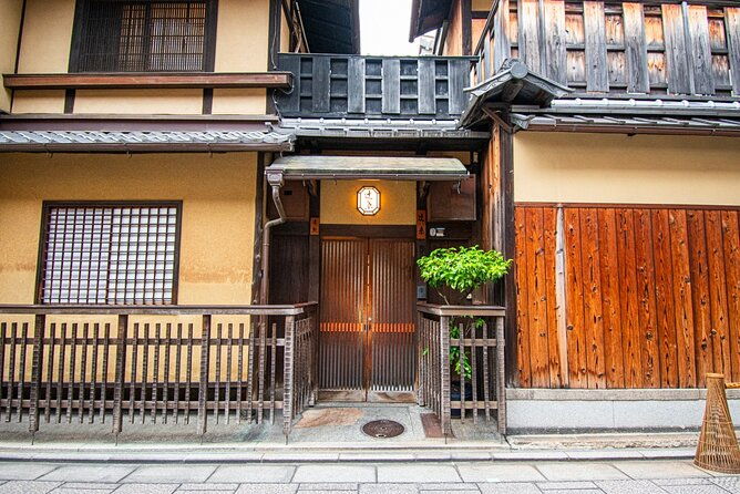 takashis-local-food-adventure-through-gion-kyoto-tips-of-ramen