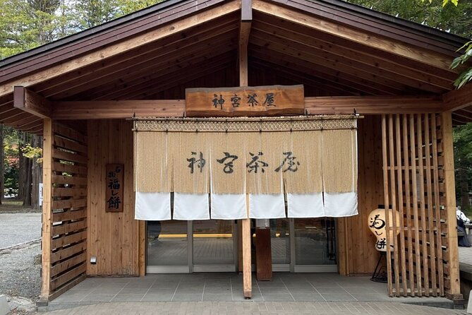 tour-in-sapporo-shrine-fish-market-and-shiroi-koibito-park