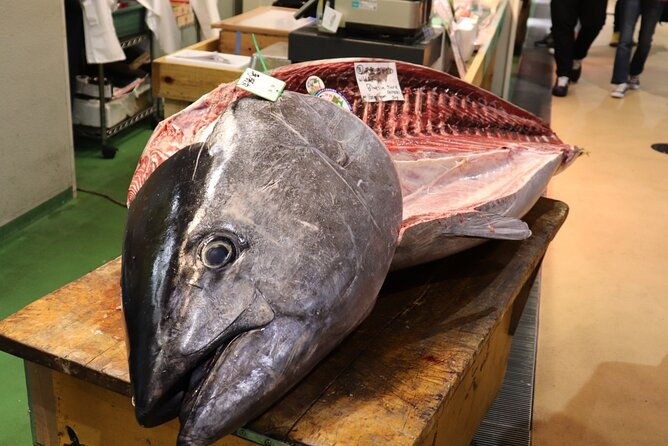 tuna-auction-in-toyosu-and-tsukiji-fish-market-tour