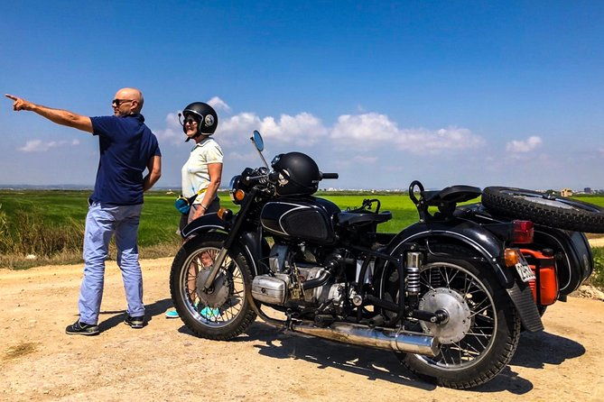 valencia-highlights-on-a-vintage-sidecar-with-local-driver