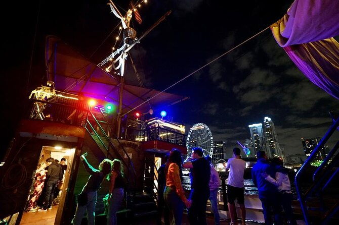 valentines-day-romantic-miami-boat-cruise-with-champagne