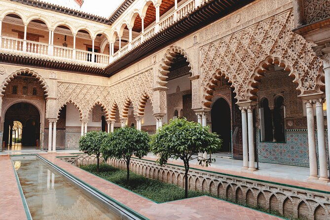 vip-guided-seville-alcazar-pre-opening-cathedral-old-town