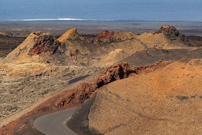 volcano-hike-timanfaya-eruptions