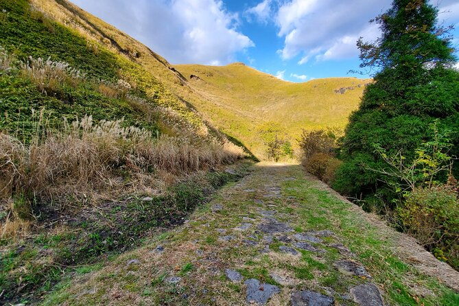 walking-through-the-aso-caldera-historical-walk-along-the-bungo-kaido