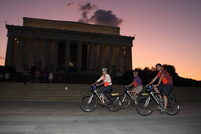 washington-dc-sites-at-night-guided-bicycle-tour