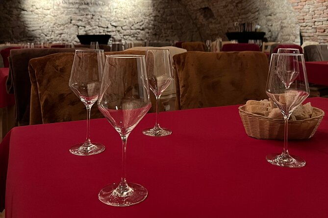 wine-tasting-in-the-dark