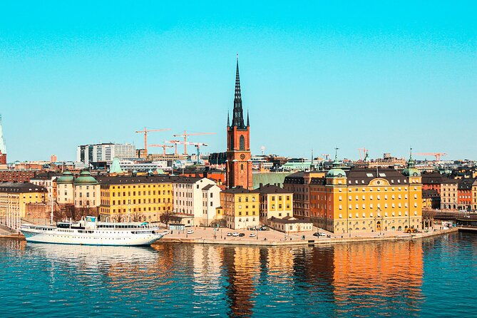 3h-walking-tour-small-group-max-10-people-stockholm
