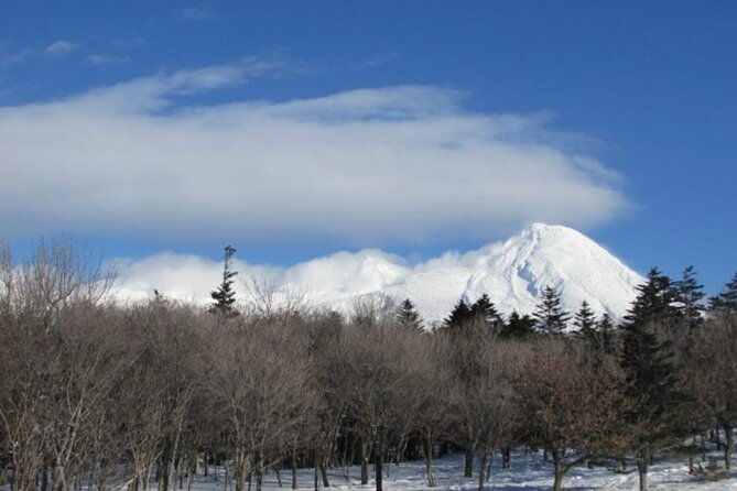 4-5-hours-snowshoe-hike-in-shiretoko-five-lakes