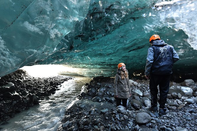 4-day-blue-ice-cave-south-coast-golden-circle-snaefellsnes-northern-lights