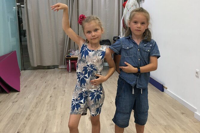45-minutes-flamenco-dance-class-for-family-in-malaga