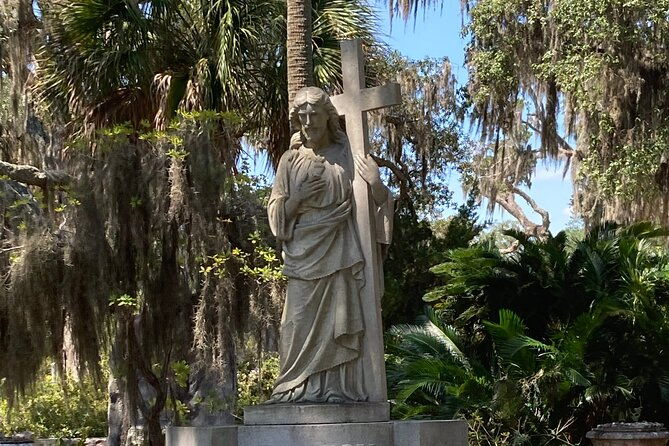 1-hour-bonaventure-cemetery-golf-cart-guided-tour-in-savannah