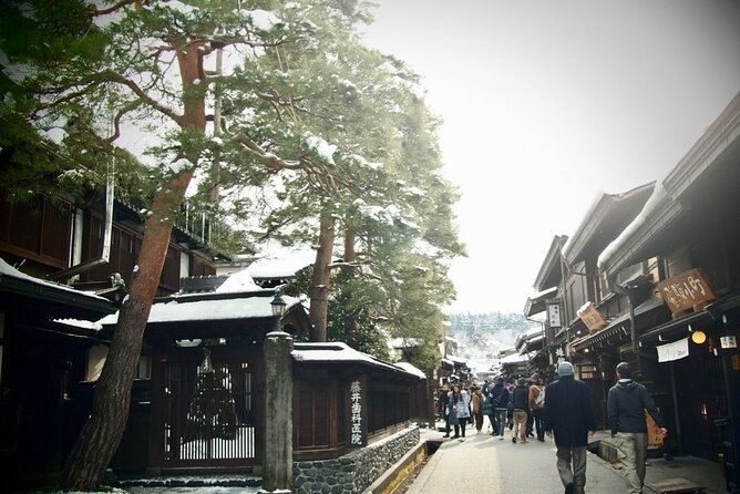 1-hour-private-photoshoot-at-gifu-from-hida-to-takayama