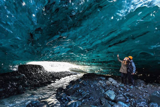 3-day-ice-cave-south-coast-golden-circle-and-northern-lights