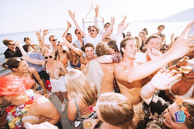 3-hours-on-the-craziest-boat-party-in-malaga
