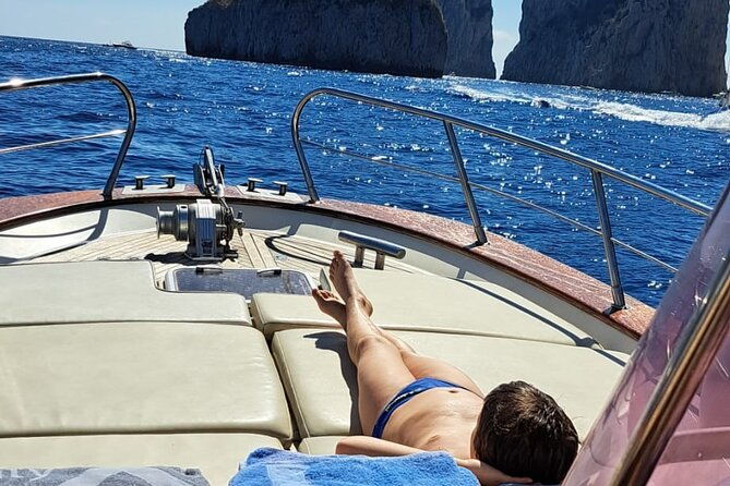 3-hours-private-capri-by-boat-for-couples
