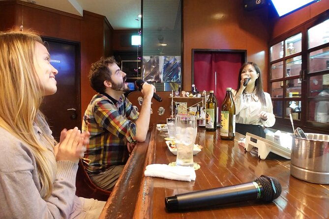 3-hours-private-food-and-walking-tour-to-snack-bar-in-nakasu