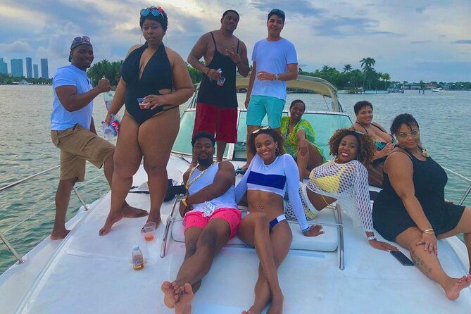 50ft-luxury-yacht-tour-in-miami-beach-captain-champagne-party