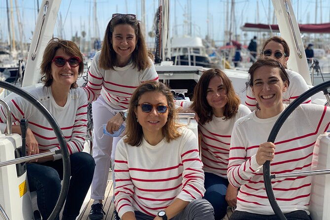 active-2-hour-sailing-tour-in-barcelona-with-open-bar-snacks