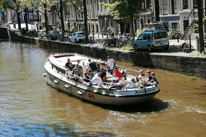 amsterdam-the-bulldog-boat-winter-smoke-friendly-cruise