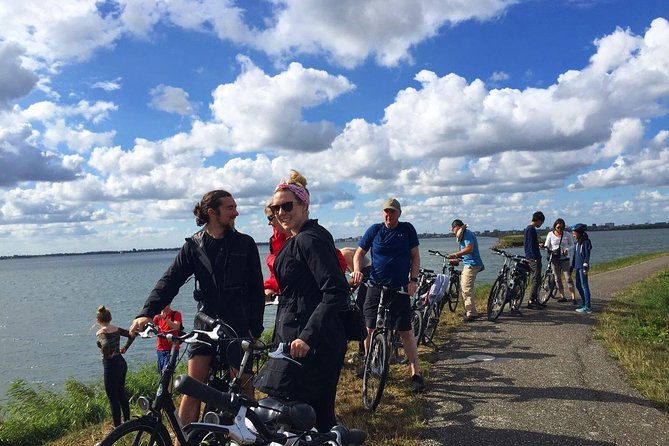 amsterdams-countryside-half-day-bike-tour-in-small-group