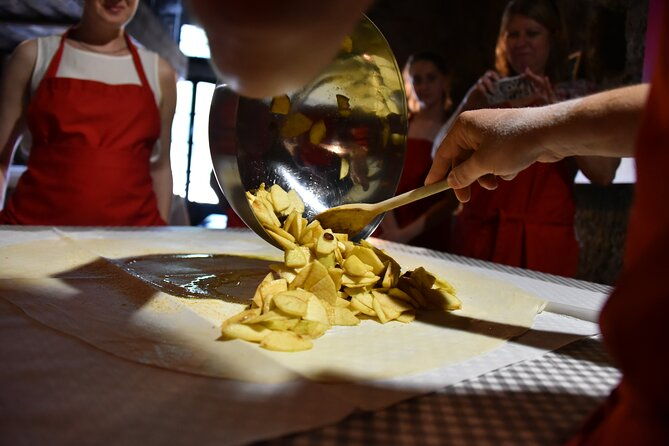 apple-strudel-prezel-cooking-class-incl-dinner-music