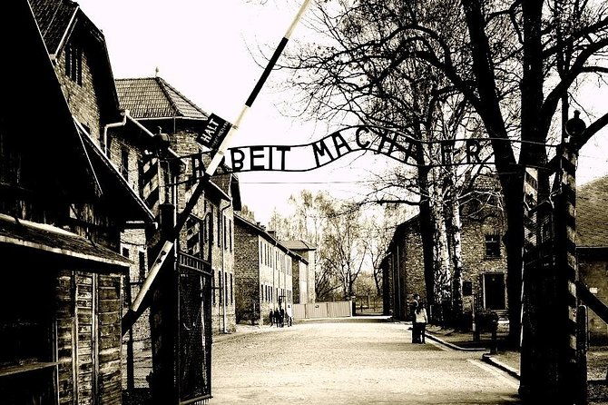 auschwitz-birkenau-guided-tour-from-krakow-with-ticket-transfer