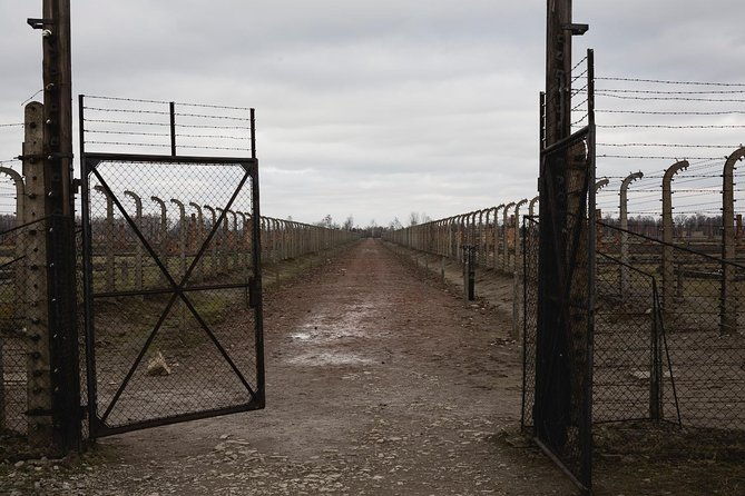 auschwitz-birkenau-wieliczka-in-one-day-half-private-tour